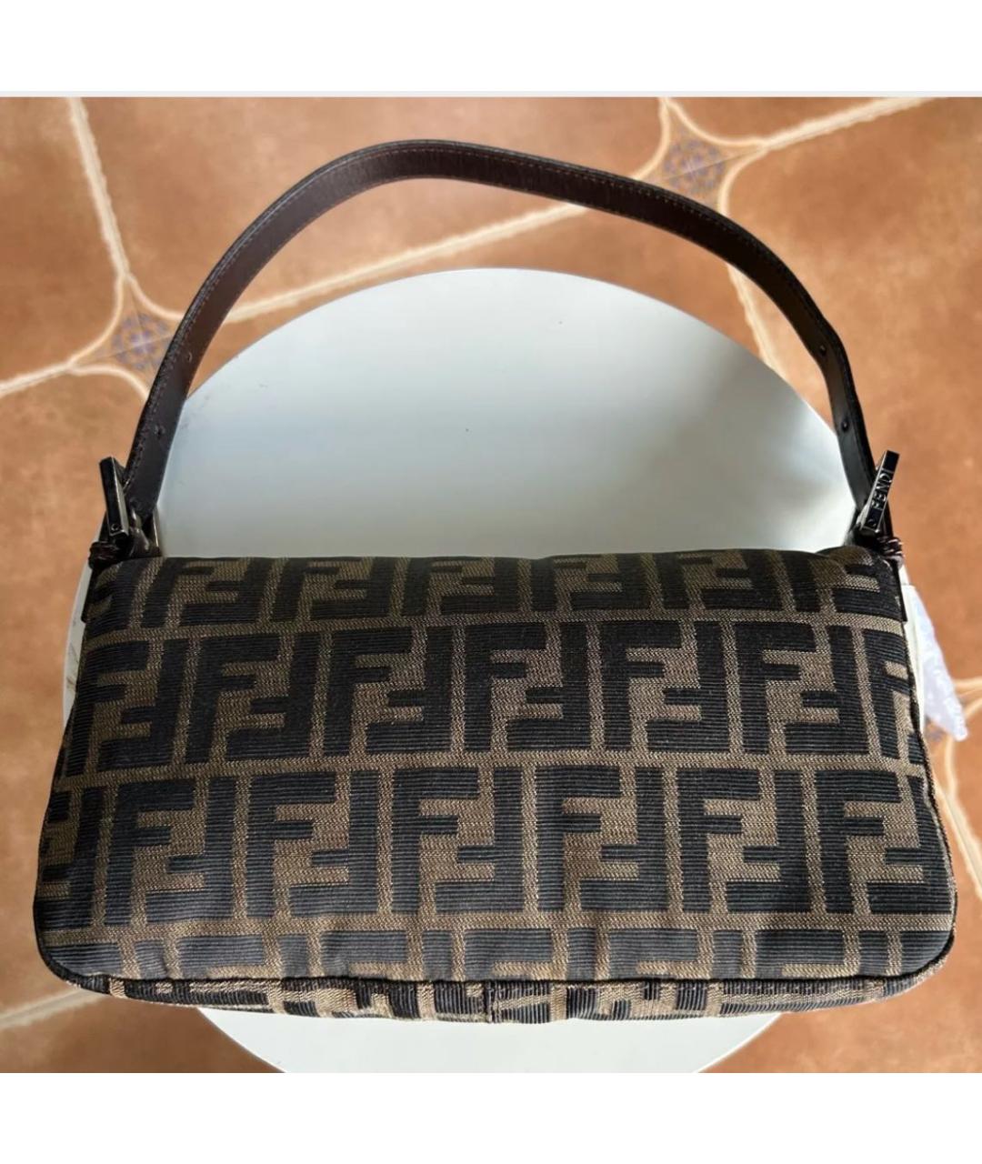 FENDI Коричневая кожаная сумка с короткими ручками, фото 2