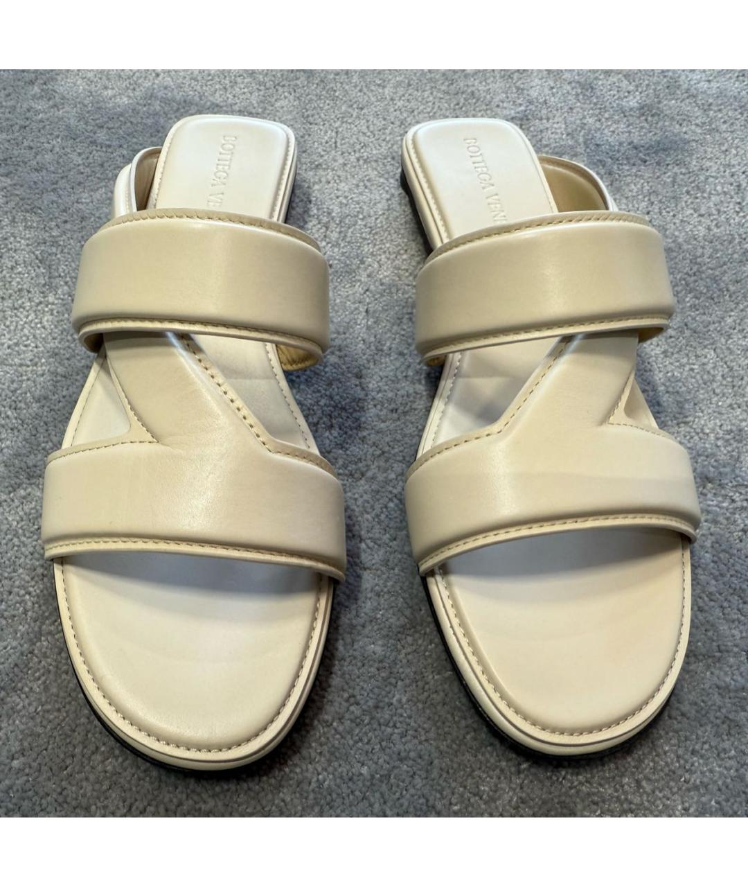 BOTTEGA VENETA Бежевые кожаные шлепанцы, фото 2