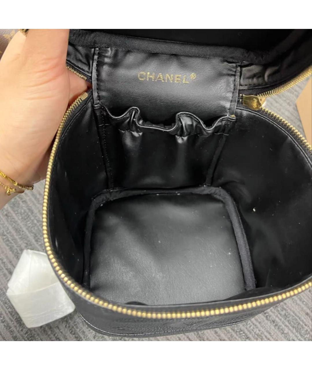 CHANEL Черная кожаная сумка с короткими ручками, фото 4