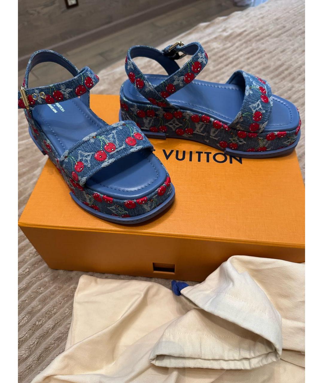 LOUIS VUITTON Голубые текстильные босоножки, фото 2