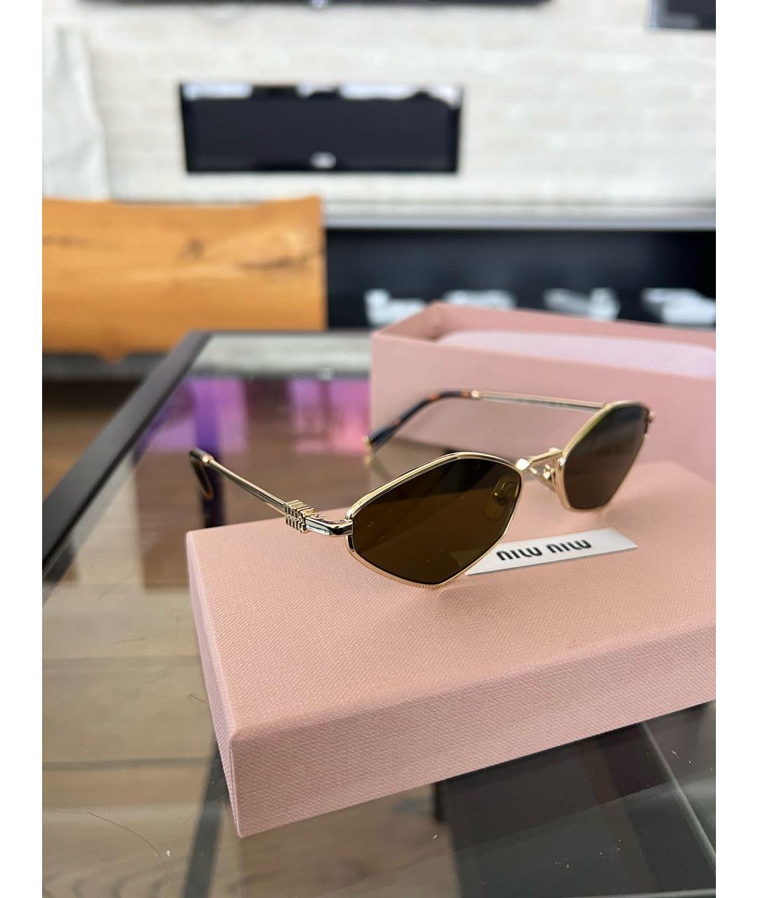 MIU MIU Золотые металлические солнцезащитные очки, фото 2