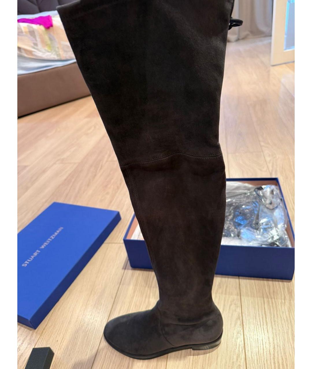 STUART WEITZMAN Антрацитовые замшевые сапоги, фото 4