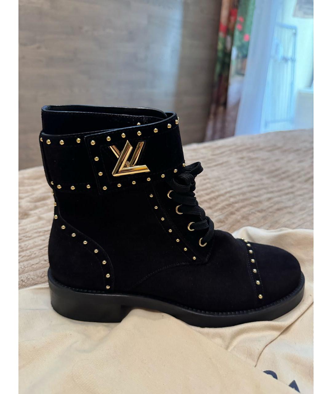 LOUIS VUITTON Черные замшевые ботинки, фото 7
