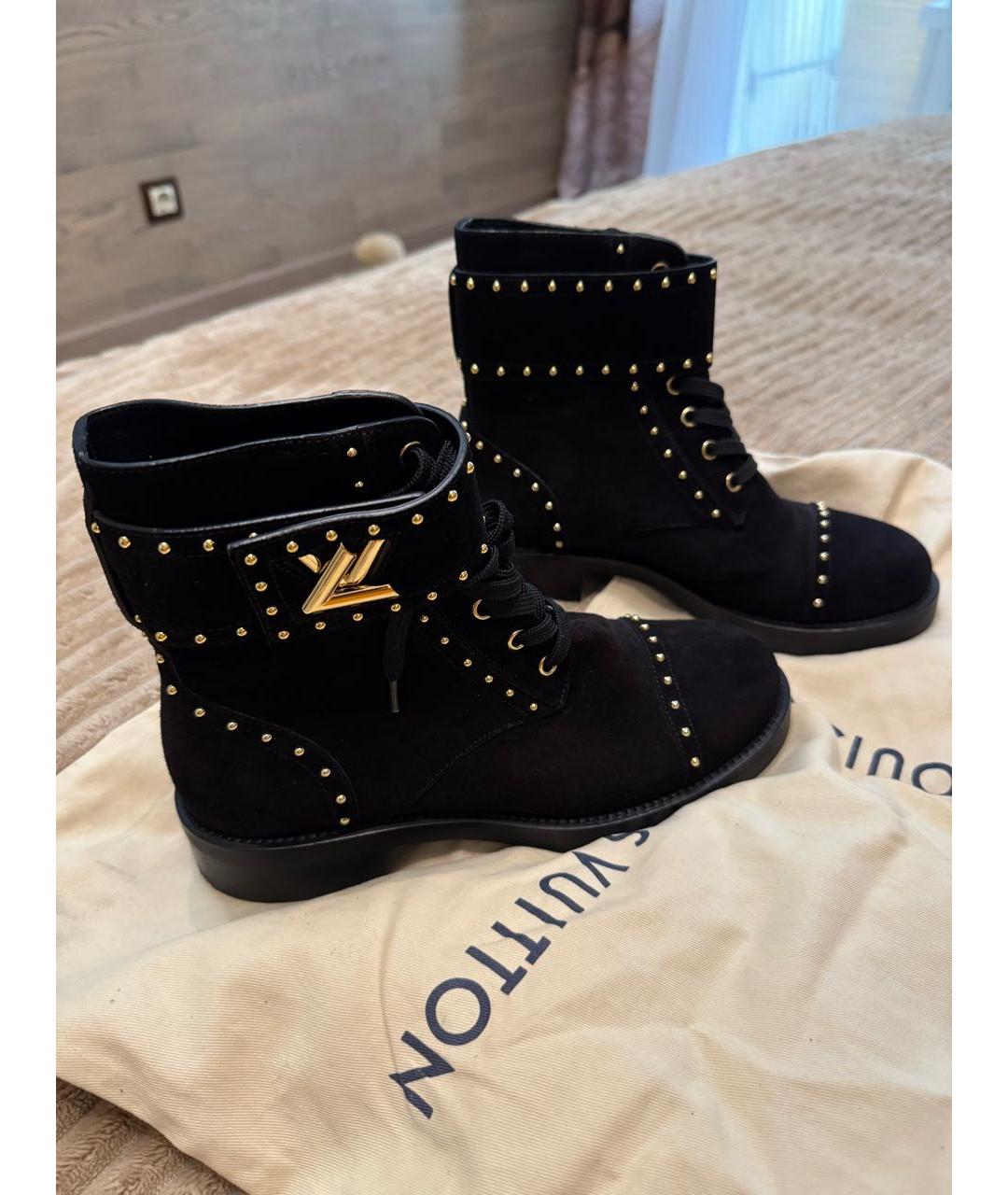 LOUIS VUITTON Черные замшевые ботинки, фото 2