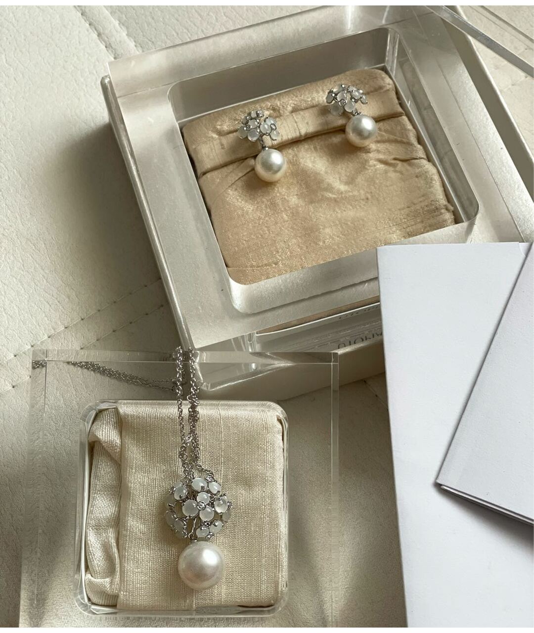 UTOPIA Белые серьги из белого золота, фото 2