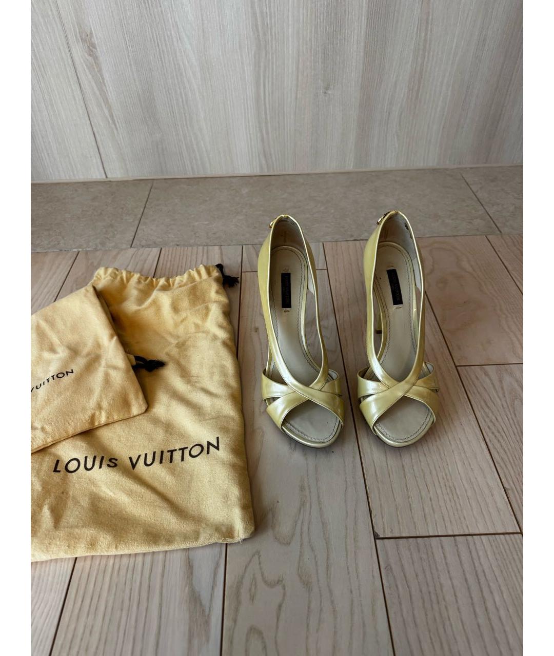 LOUIS VUITTON Золотые туфли из лакированной кожи, фото 6