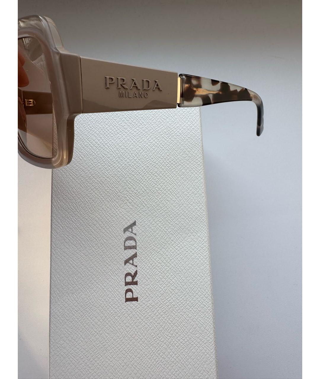 PRADA Бежевые пластиковые солнцезащитные очки, фото 3