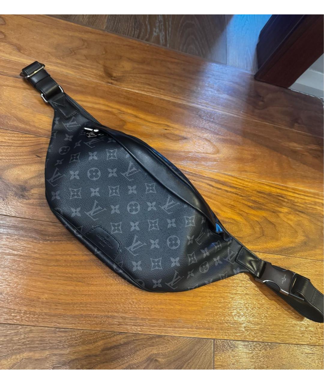 LOUIS VUITTON Черная кожаная барсетка, фото 8