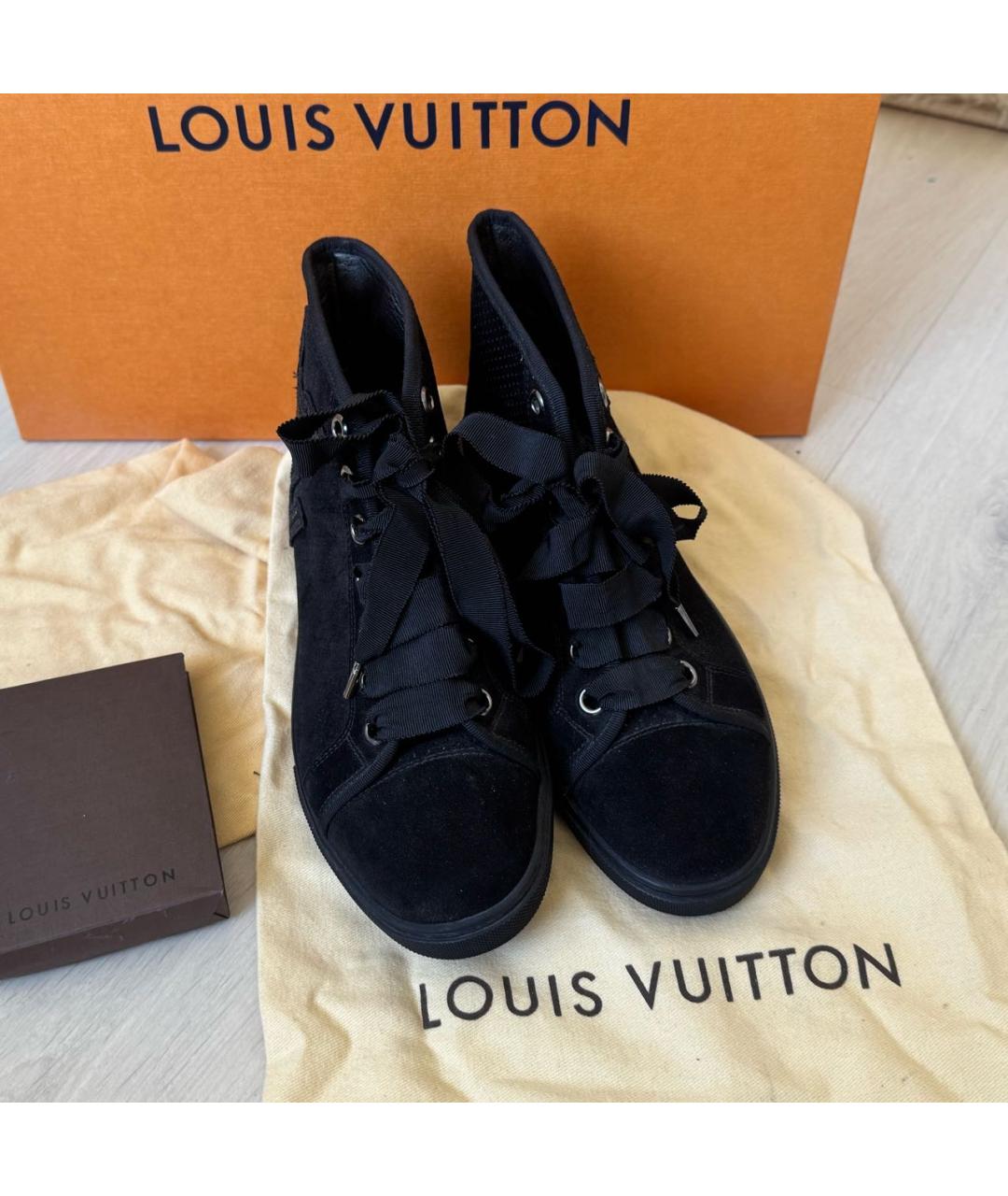 LOUIS VUITTON Черные замшевые кеды, фото 3