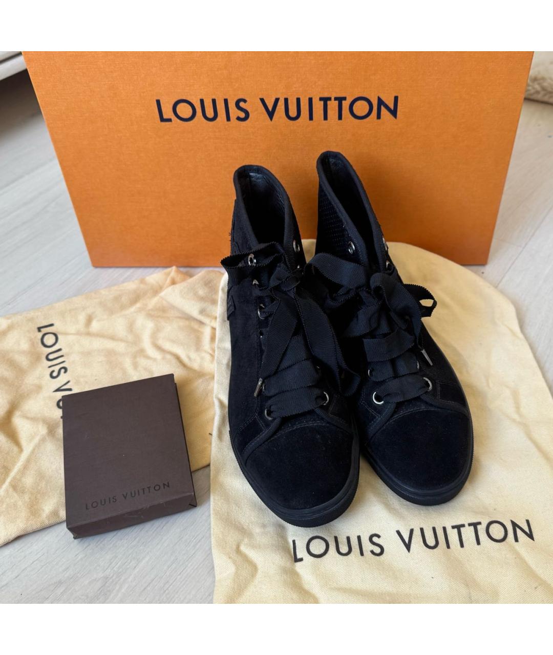 LOUIS VUITTON Черные замшевые кеды, фото 6