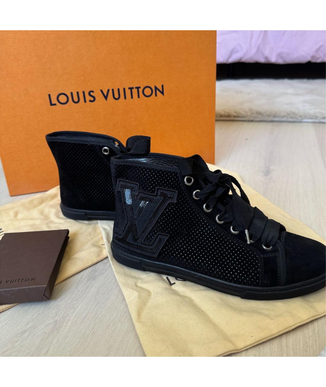LOUIS VUITTON Черные замшевые кеды, фото 9