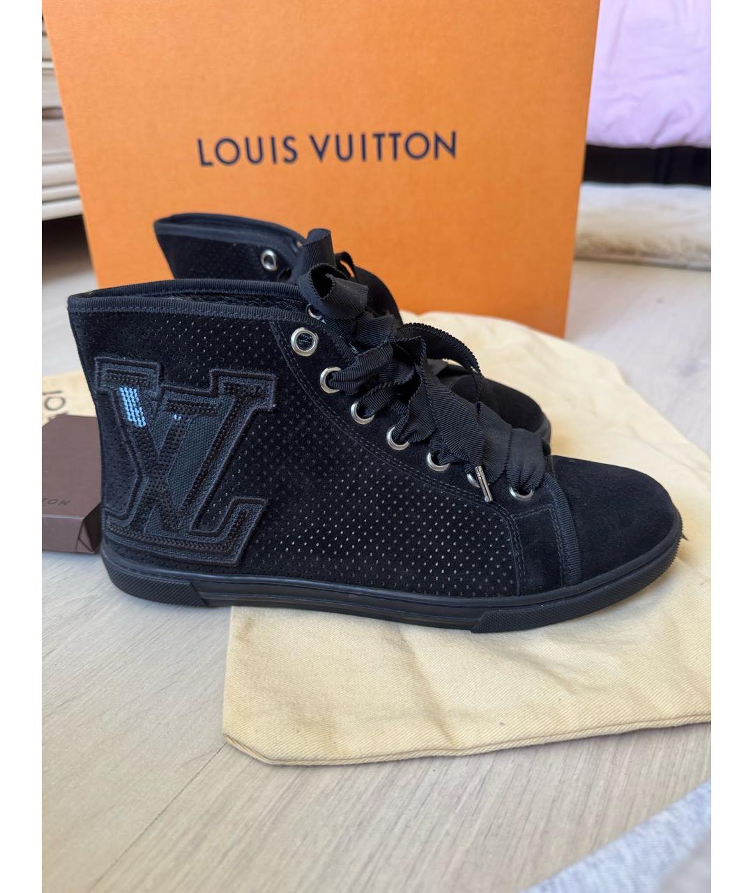 LOUIS VUITTON Черные замшевые кеды, фото 2