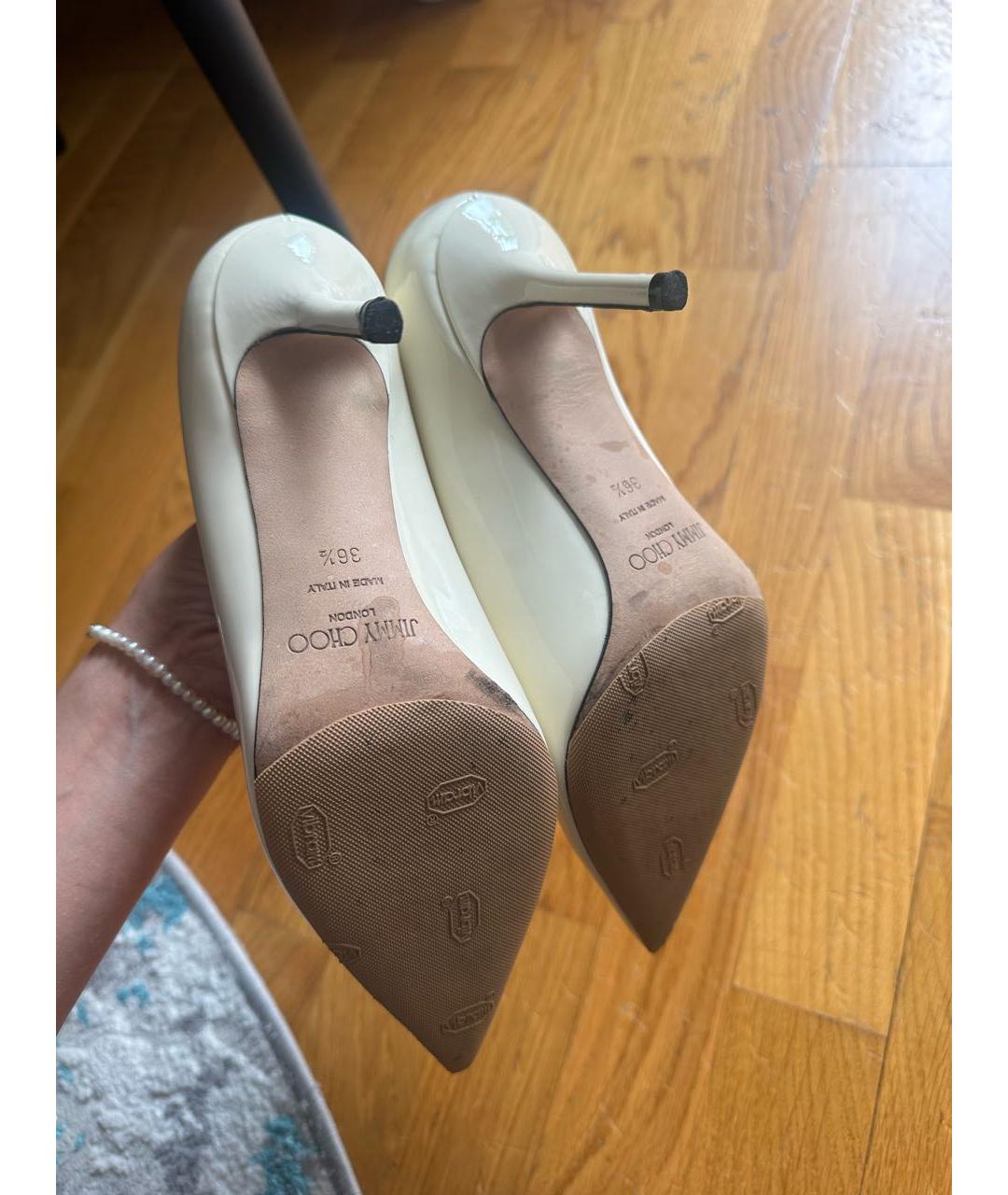 JIMMY CHOO Белые туфли из лакированной кожи, фото 6