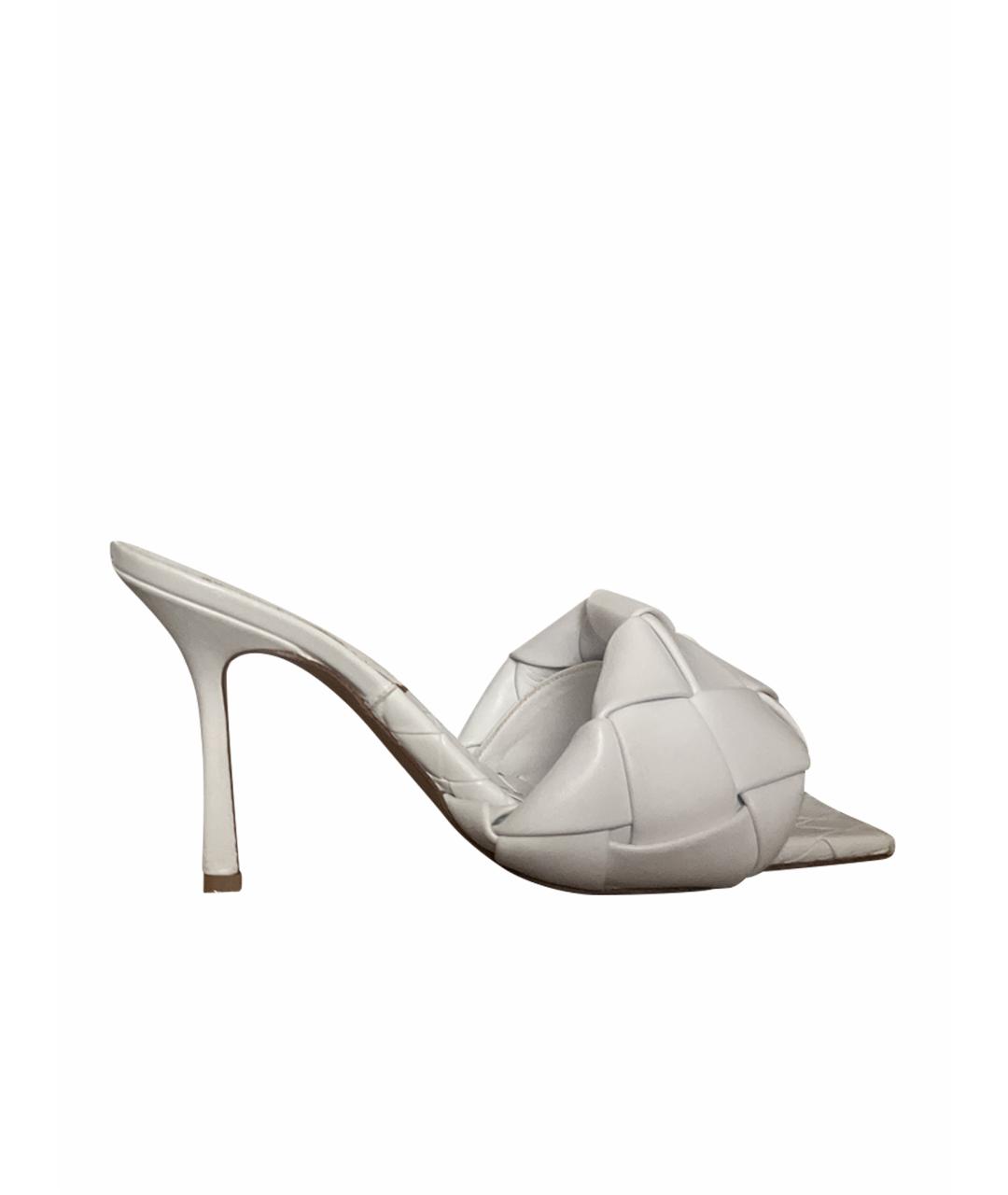 BOTTEGA VENETA Белые кожаные мюли, фото 1