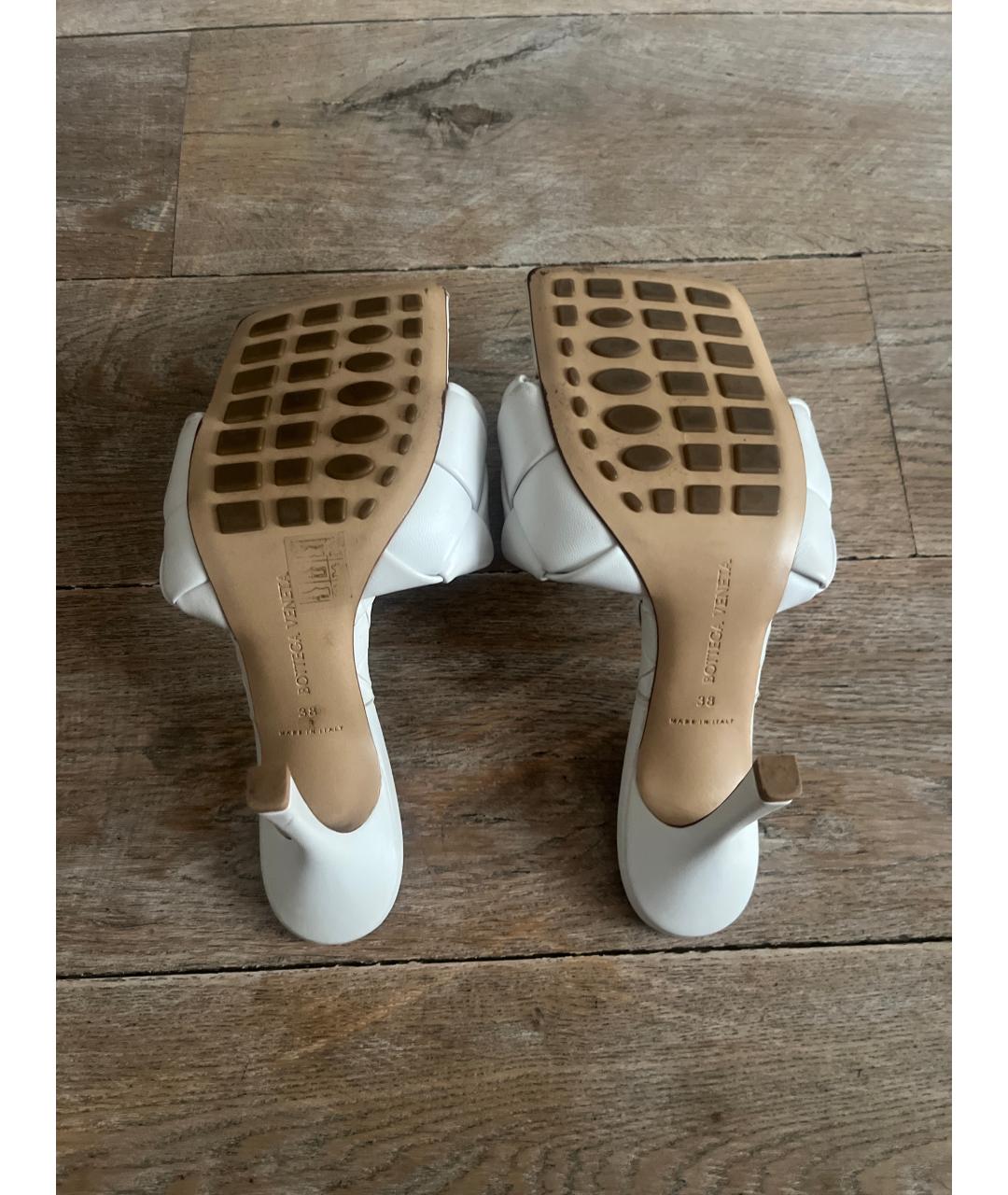 BOTTEGA VENETA Белые кожаные мюли, фото 5