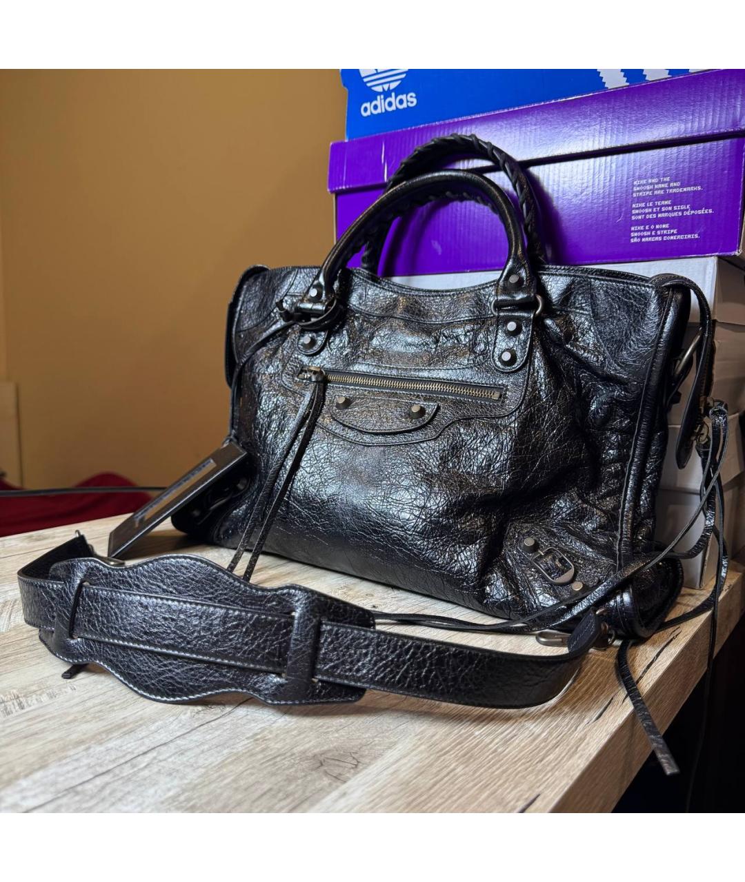 BALENCIAGA Черная кожаная сумка через плечо, фото 2