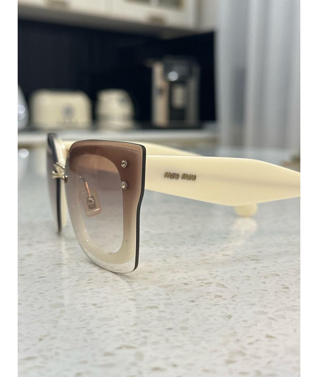 MIU MIU Белые пластиковые солнцезащитные очки, фото 4
