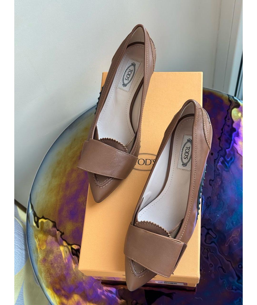 TOD'S Коричневые кожаные лодочки на низком каблуке, фото 2