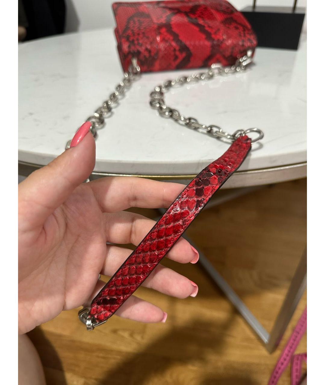 ALEXANDER MCQUEEN Красная сумка через плечо из экзотической кожи, фото 7