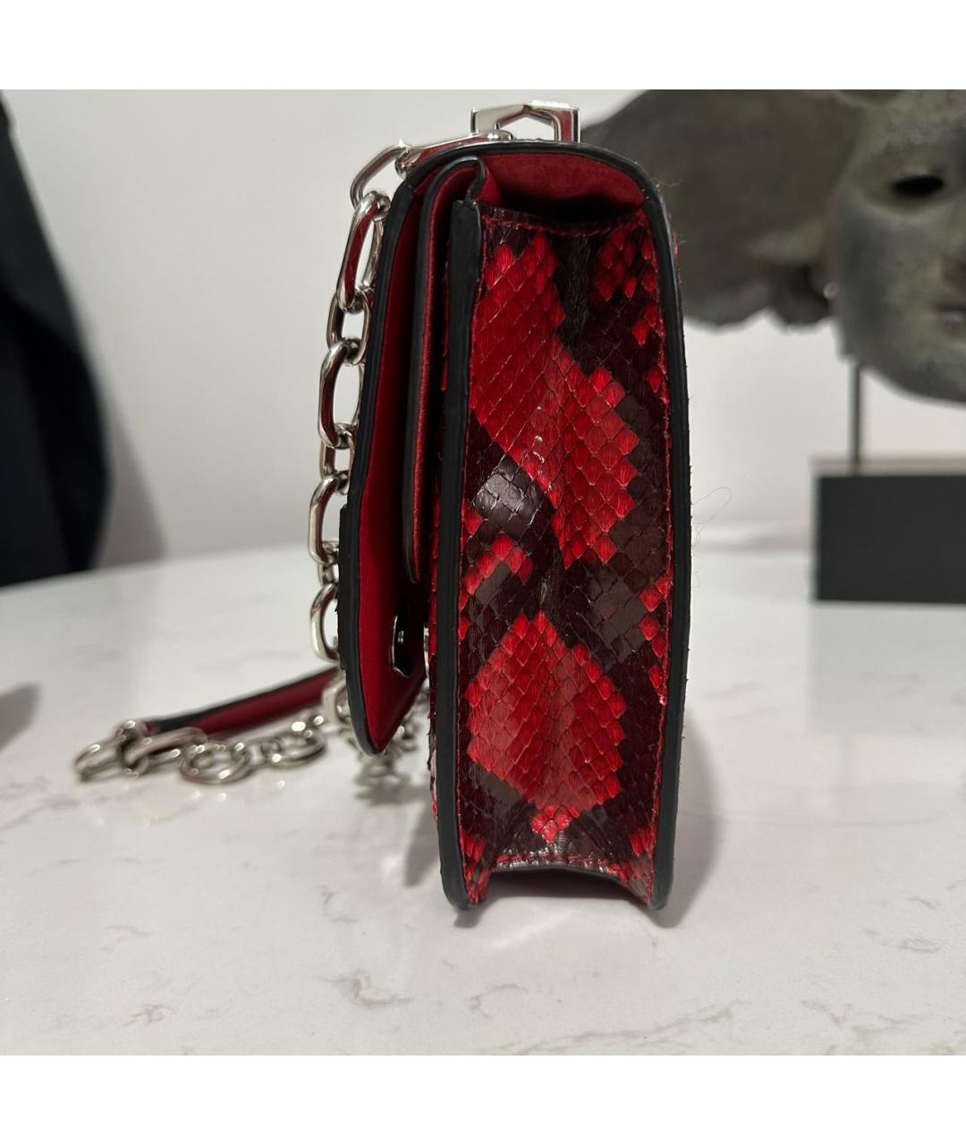 ALEXANDER MCQUEEN Красная сумка через плечо из экзотической кожи, фото 4
