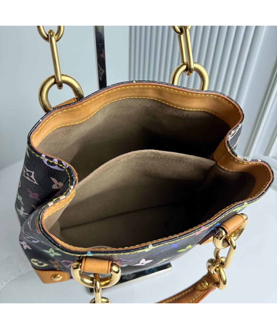 LOUIS VUITTON Черная кожаная сумка с короткими ручками, фото 4