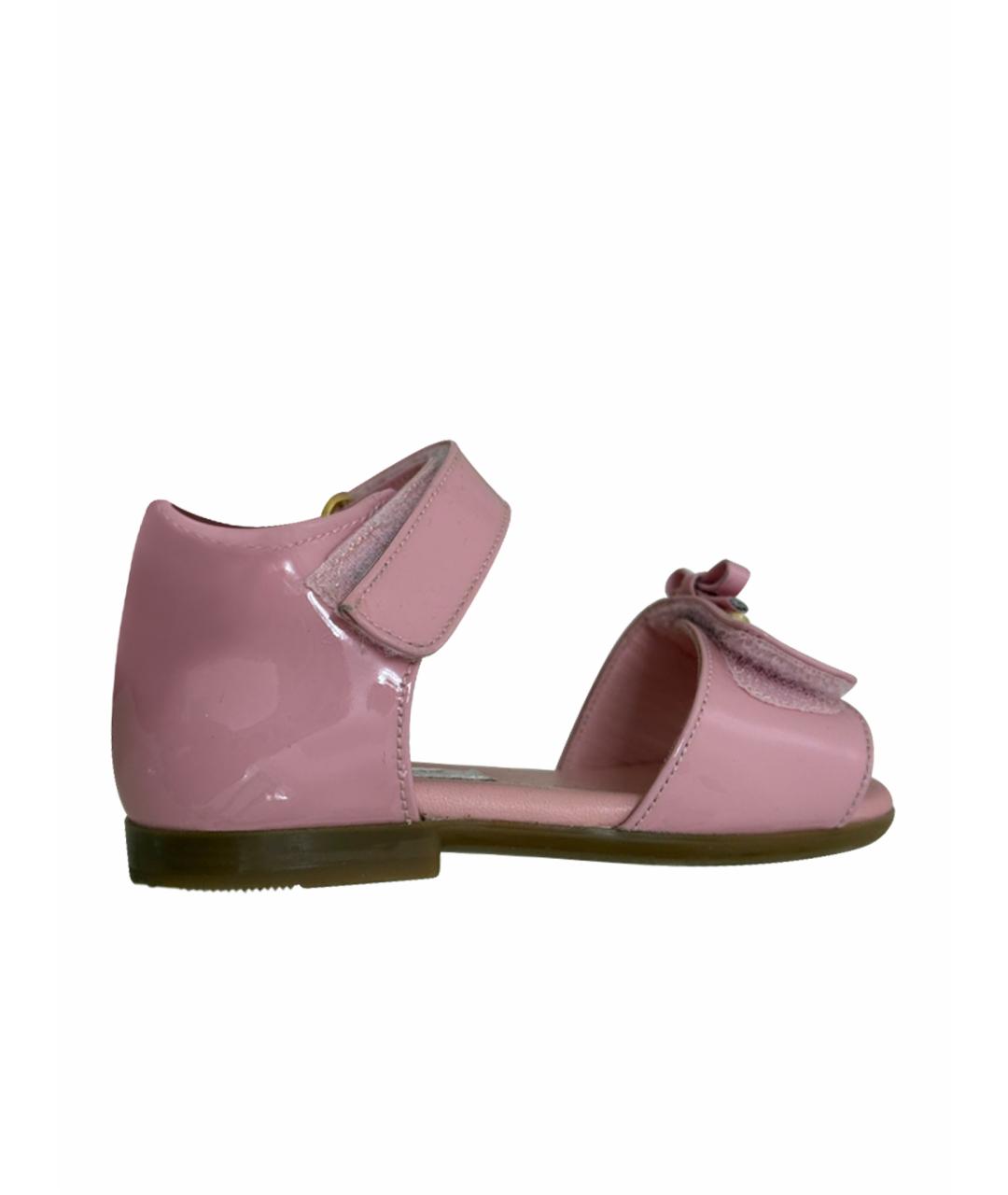 DOLCE & GABBANA KIDS Розовые сандалии и шлепанцы из лакированной кожи, фото 1