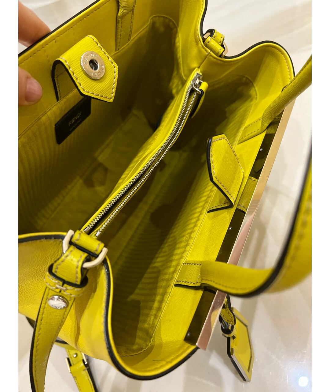 FENDI Желтая кожаная сумка тоут, фото 6