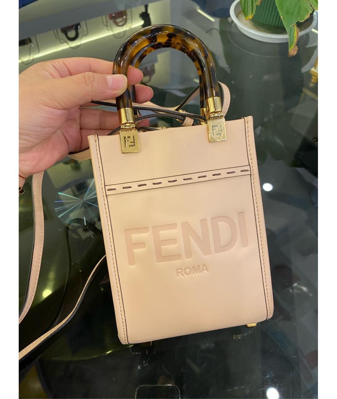 FENDI Бежевая кожаная сумка с короткими ручками, фото 2