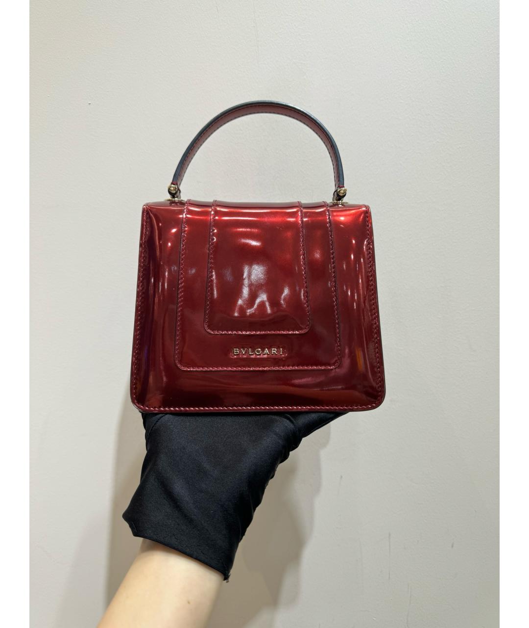 BVLGARI Красная сумка с короткими ручками из лакированной кожи, фото 4