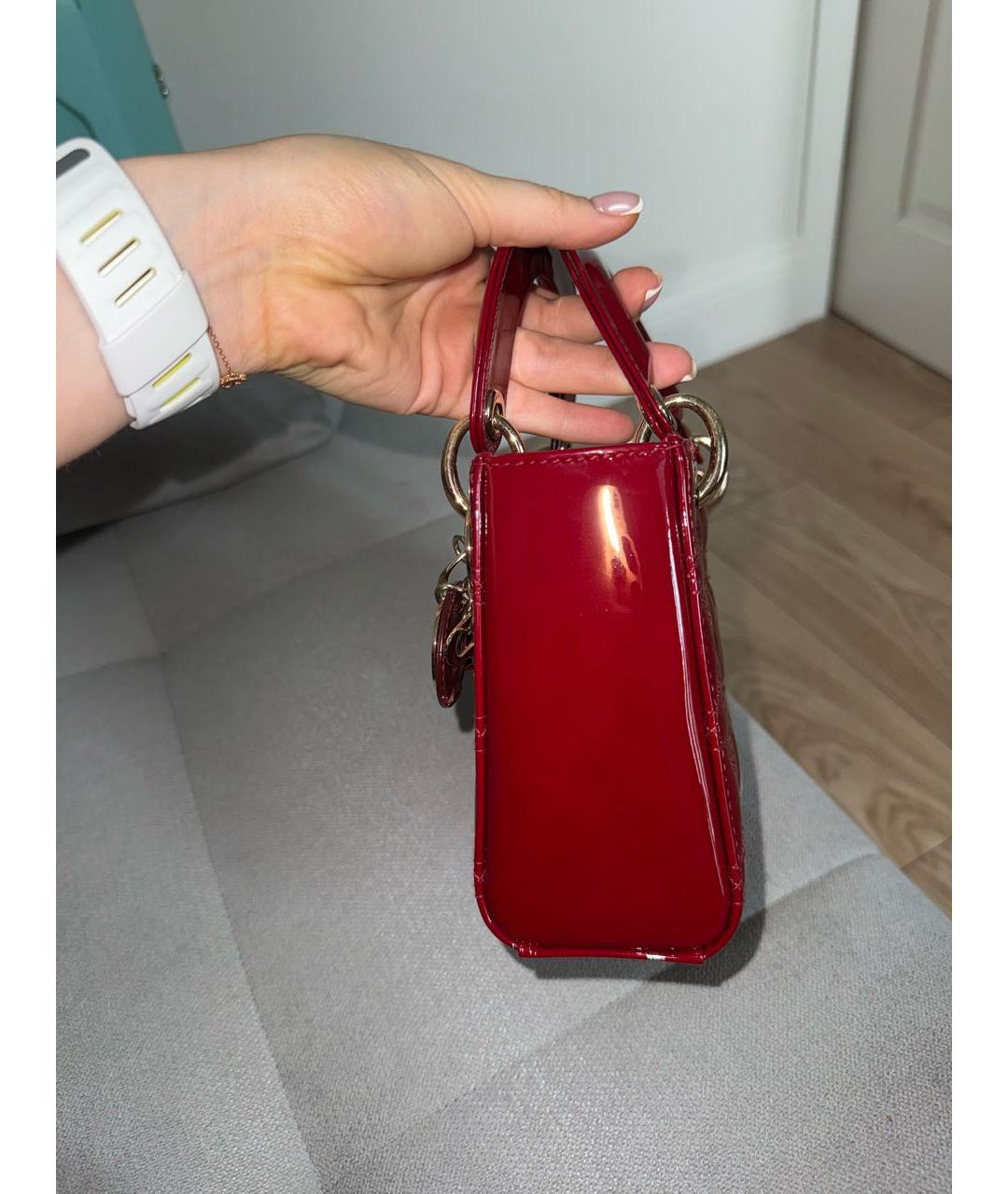 CHRISTIAN DIOR Бордовая сумка с короткими ручками из лакированной кожи, фото 3