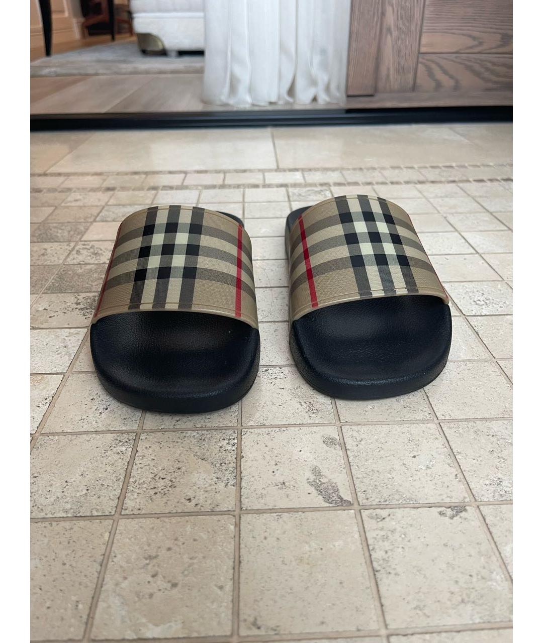 BURBERRY Бежевые резиновые шлепанцы, фото 2