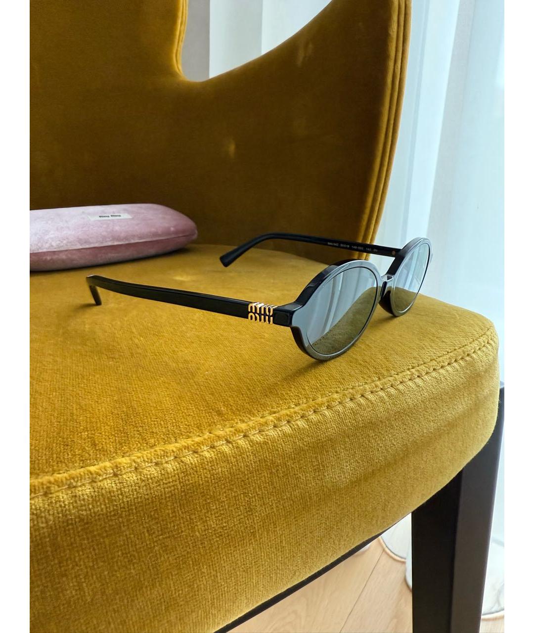 MIU MIU Черные пластиковые солнцезащитные очки, фото 3
