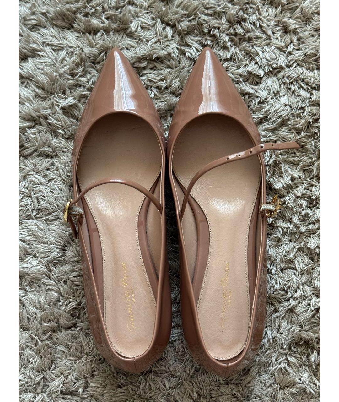GIANVITO ROSSI Бежевые балетки из лакированной кожи, фото 3