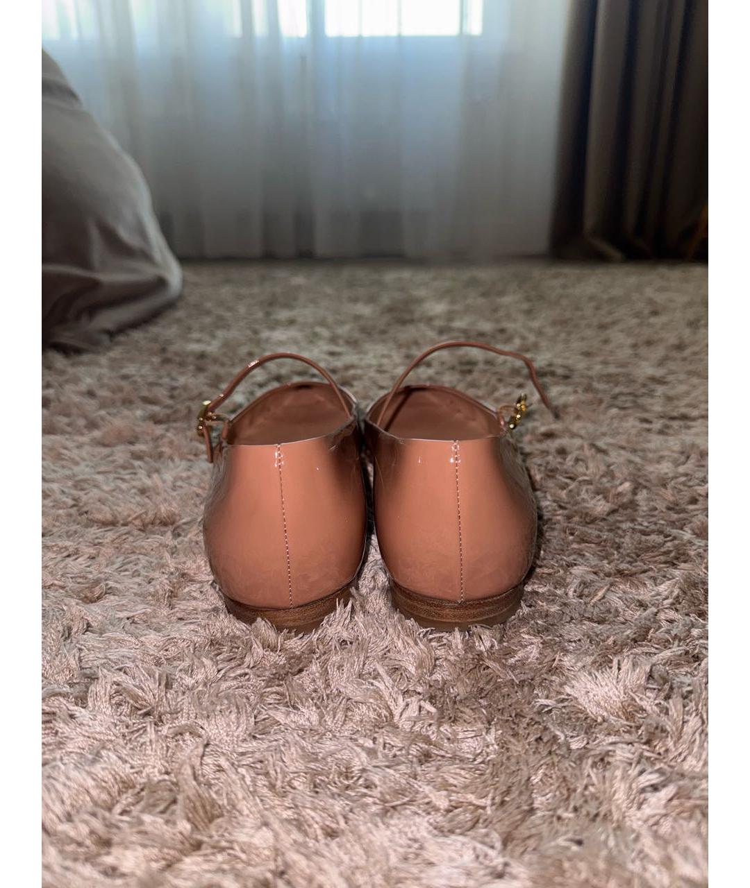 GIANVITO ROSSI Бежевые балетки из лакированной кожи, фото 4