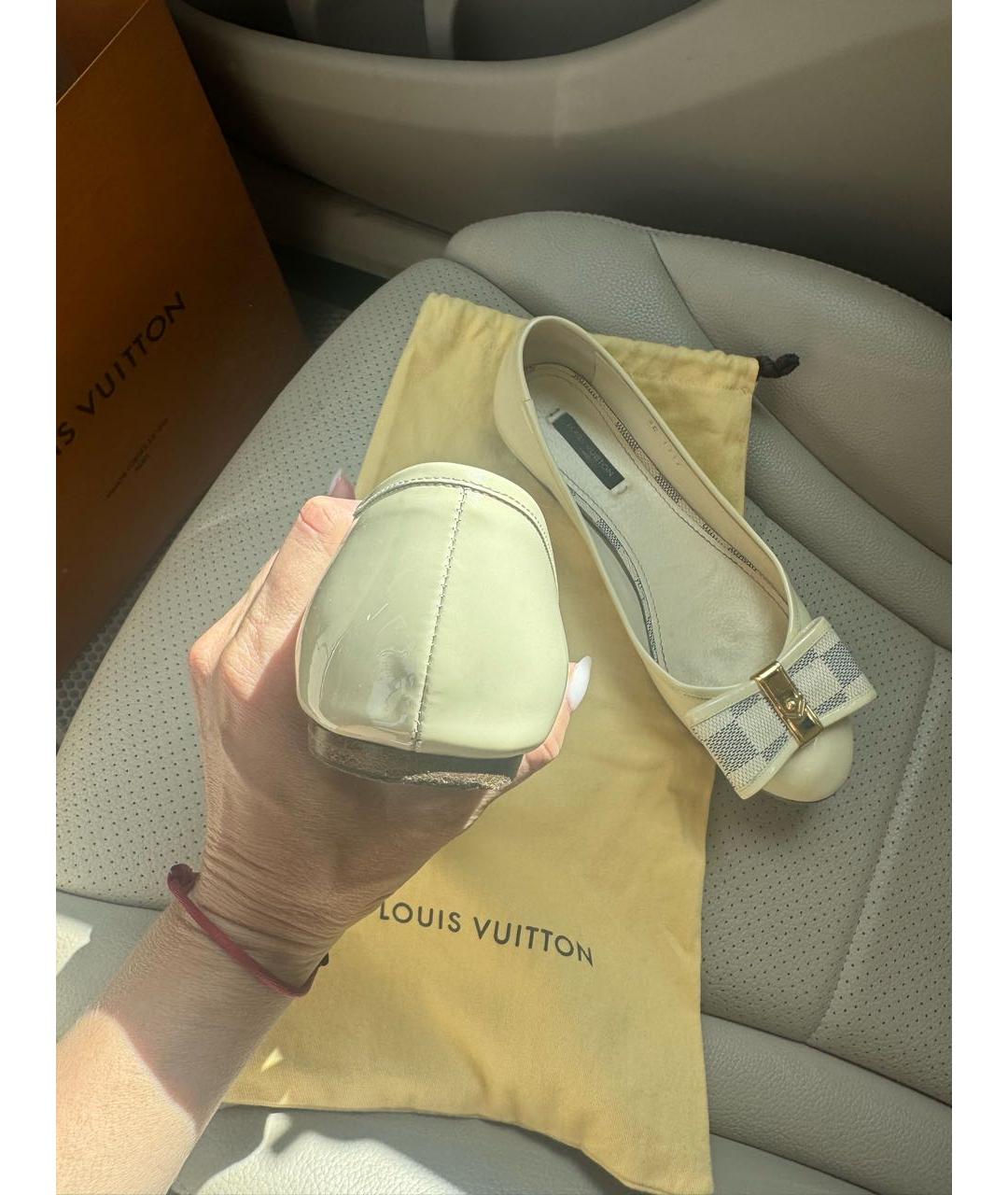 LOUIS VUITTON Бежевые балетки из лакированной кожи, фото 3