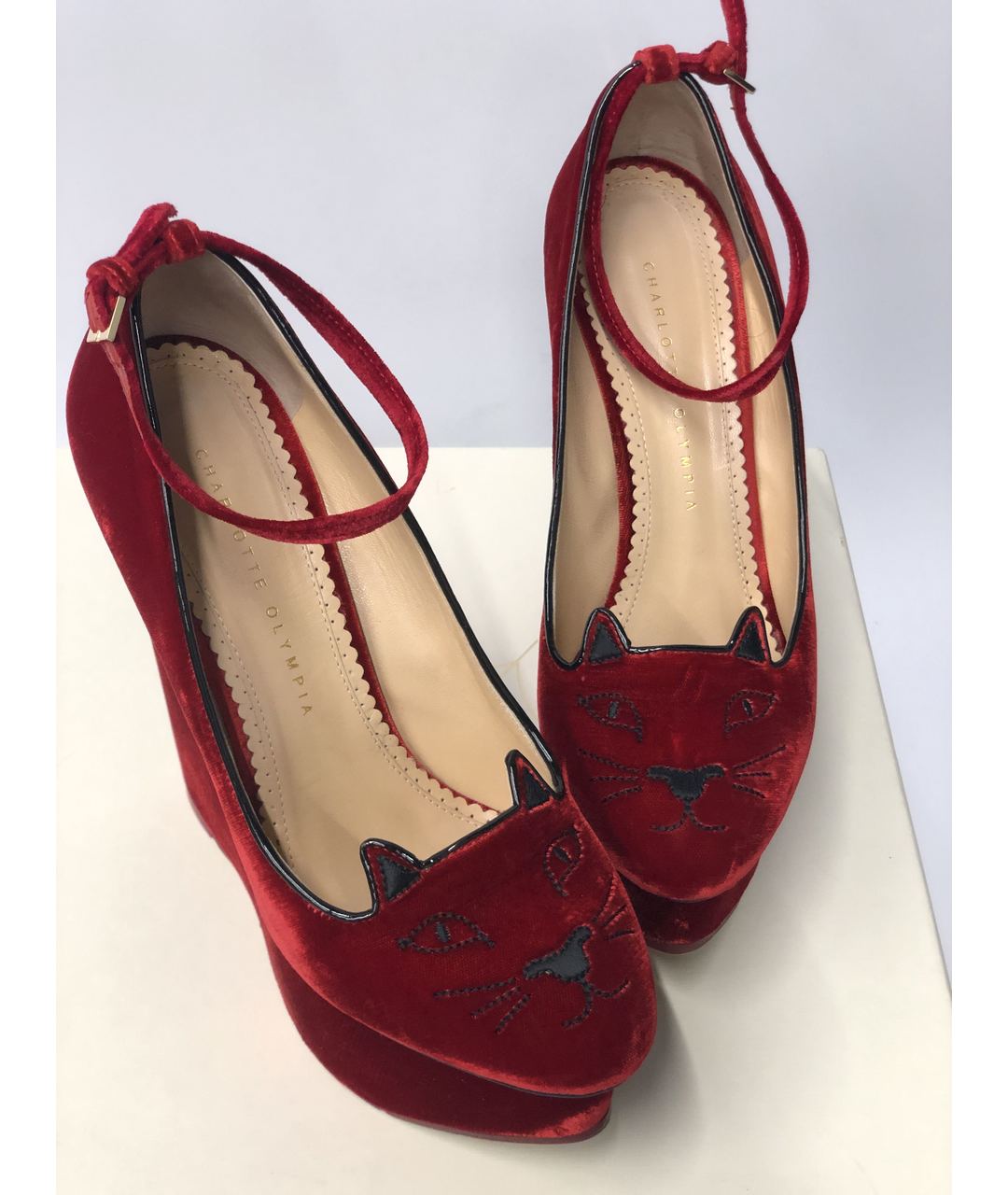 CHARLOTTE OLYMPIA Красные бархатные туфли, фото 4