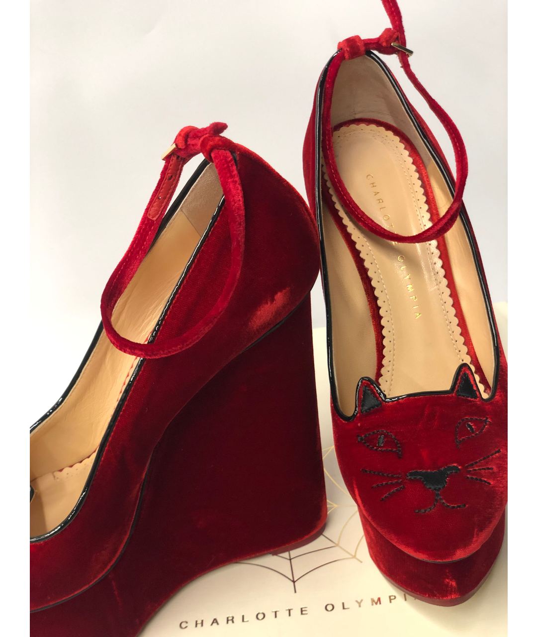 CHARLOTTE OLYMPIA Красные бархатные туфли, фото 2