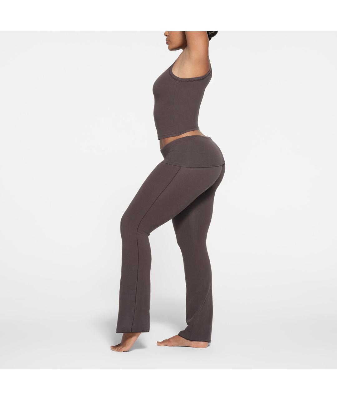 SKIMS Серые прямые брюки, фото 4