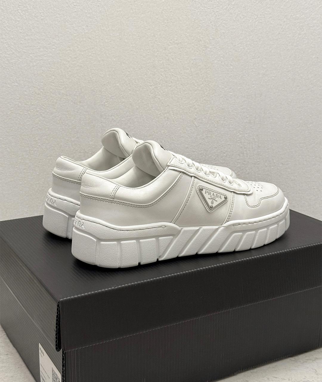 PRADA Белые кожаные низкие кроссовки / кеды, фото 8
