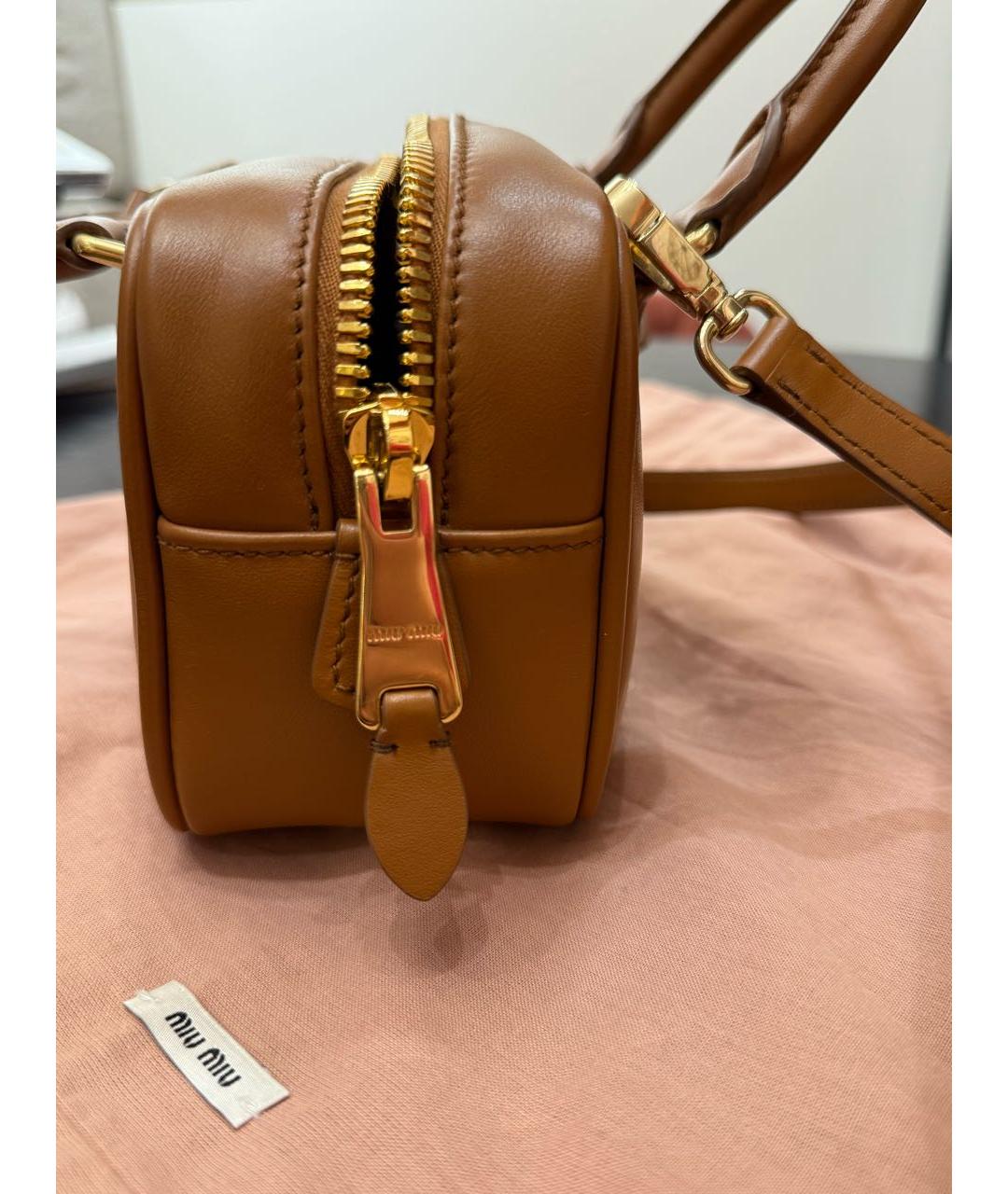 MIU MIU Коричневая кожаная сумка с короткими ручками, фото 3