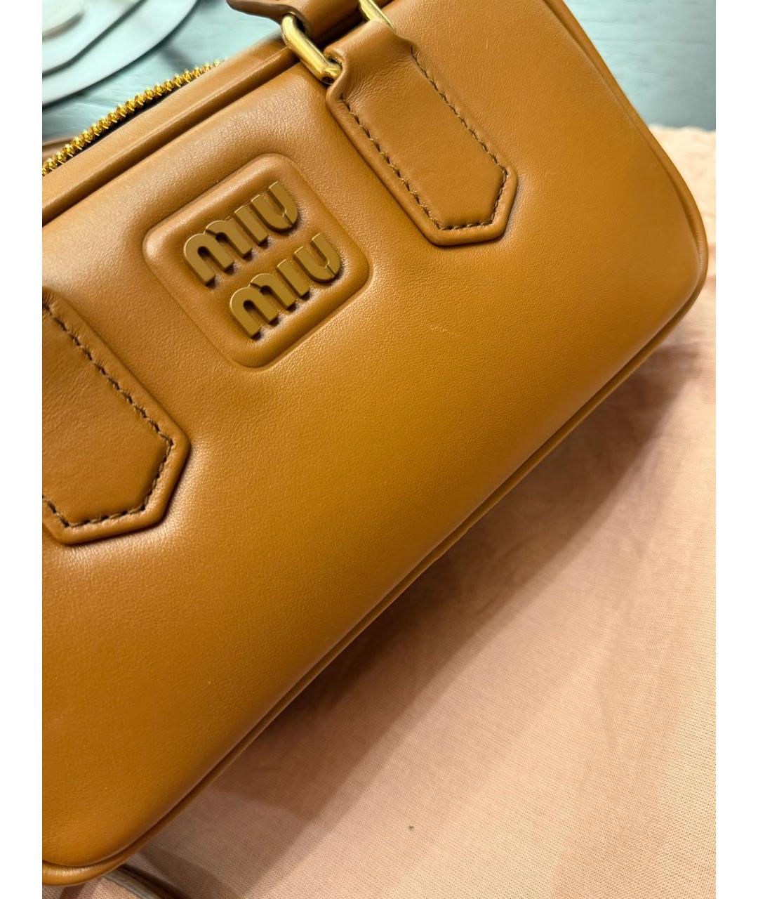 MIU MIU Коричневая кожаная сумка с короткими ручками, фото 5