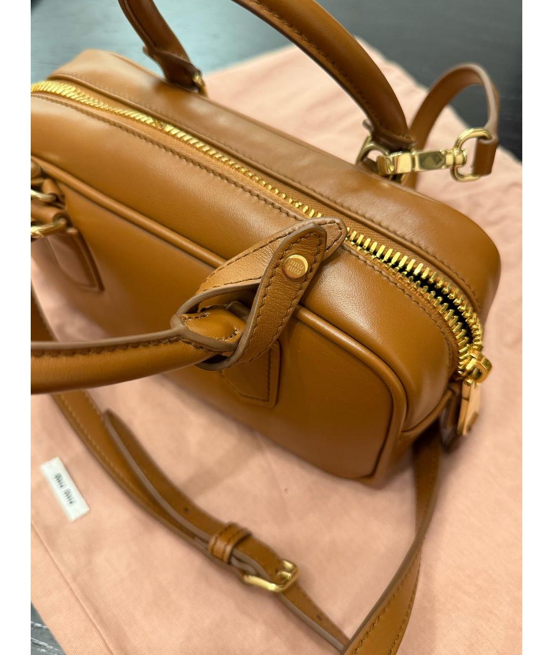 MIU MIU Коричневая кожаная сумка с короткими ручками, фото 2