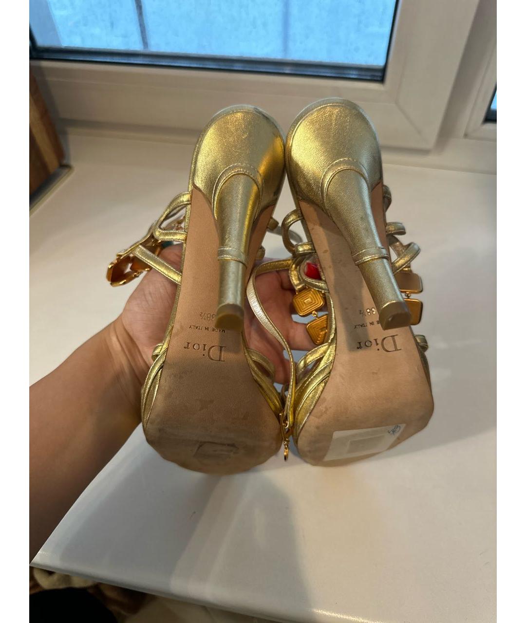 CHRISTIAN DIOR Золотые кожаные босоножки, фото 7