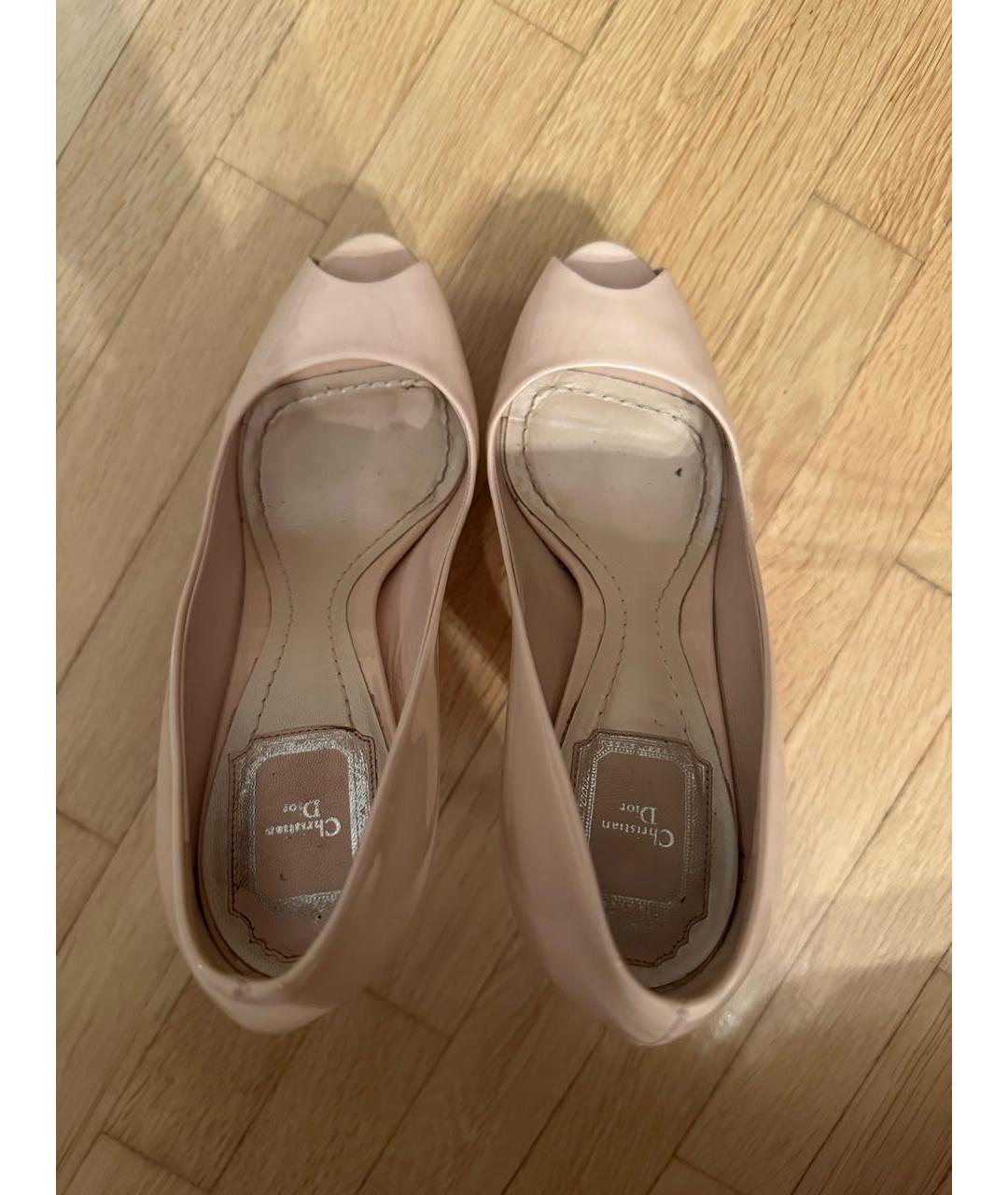 CHRISTIAN DIOR Бежевые туфли из лакированной кожи, фото 3