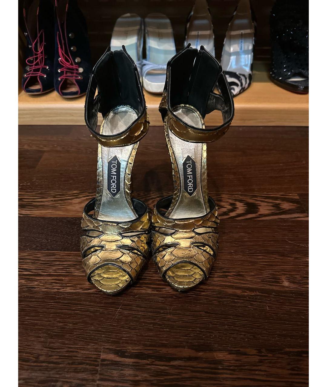 TOM FORD Золотые босоножки из экзотической кожи, фото 2