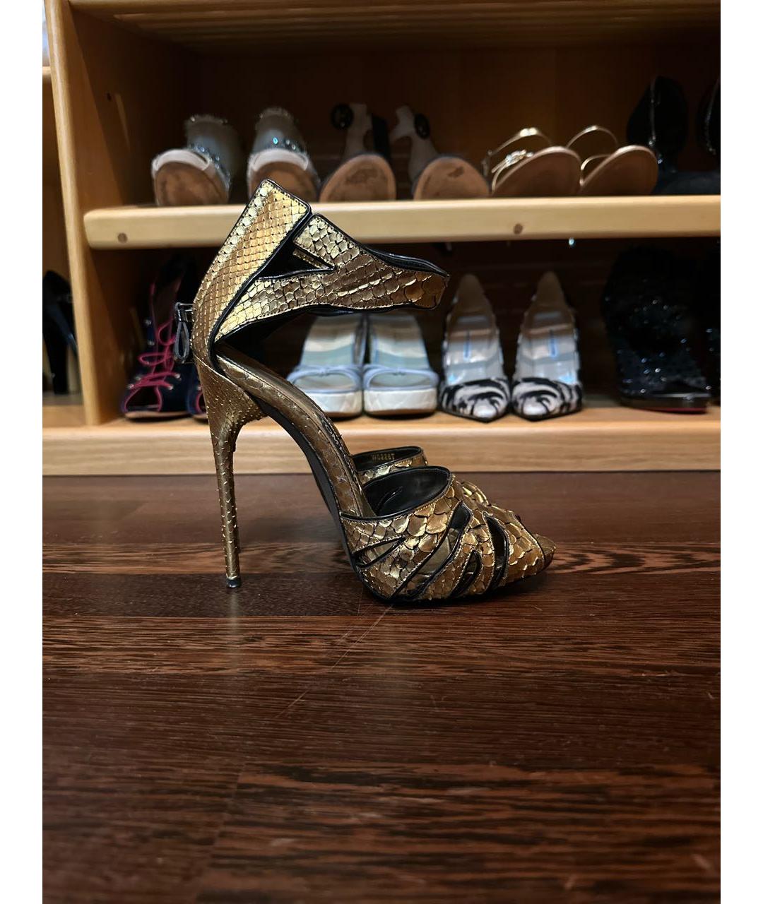 TOM FORD Золотые босоножки из экзотической кожи, фото 8