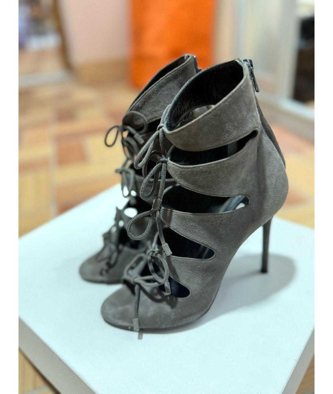 BALENCIAGA Серые замшевые босоножки, фото 5