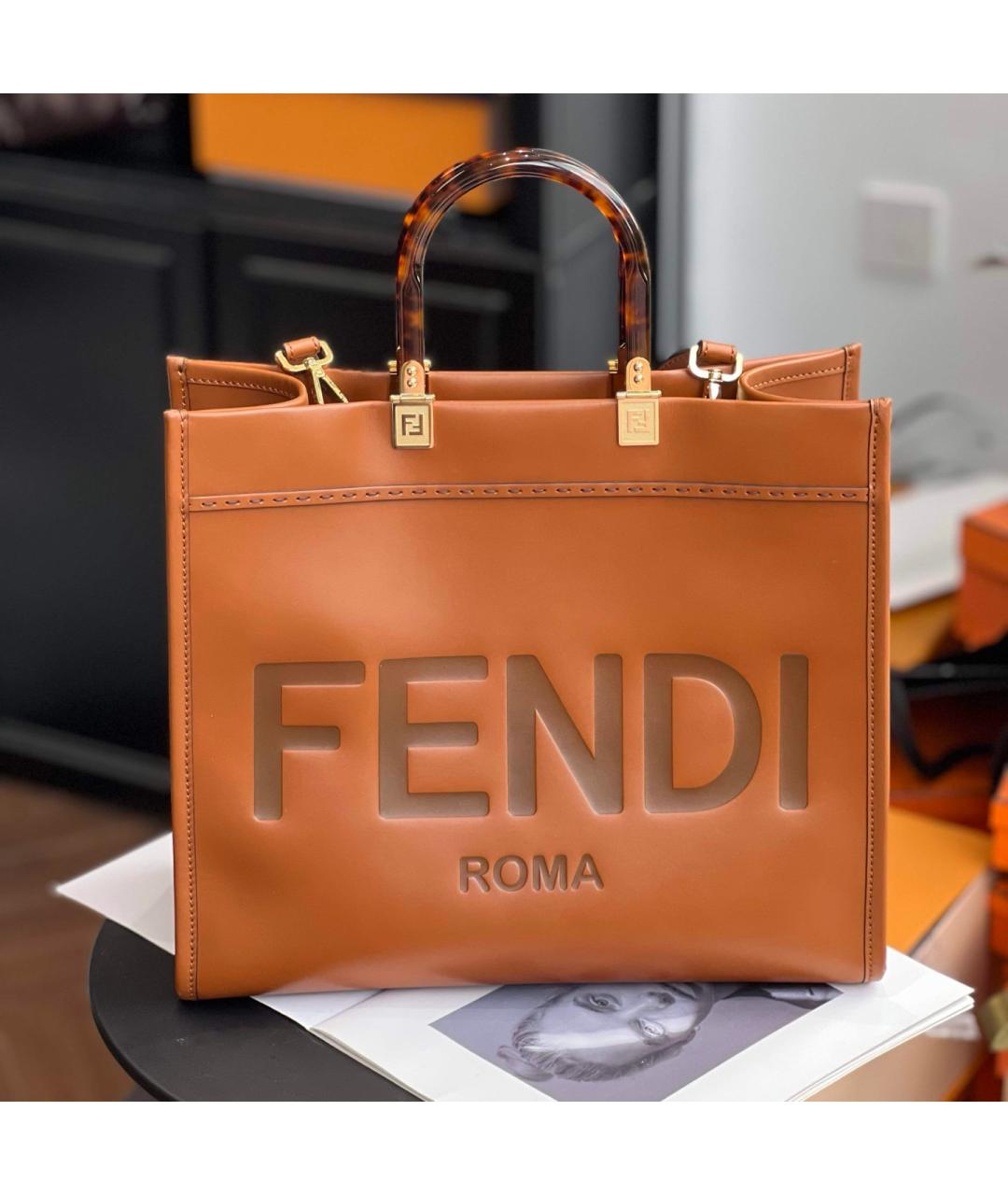 FENDI Желтая кожаная сумка с короткими ручками, фото 6
