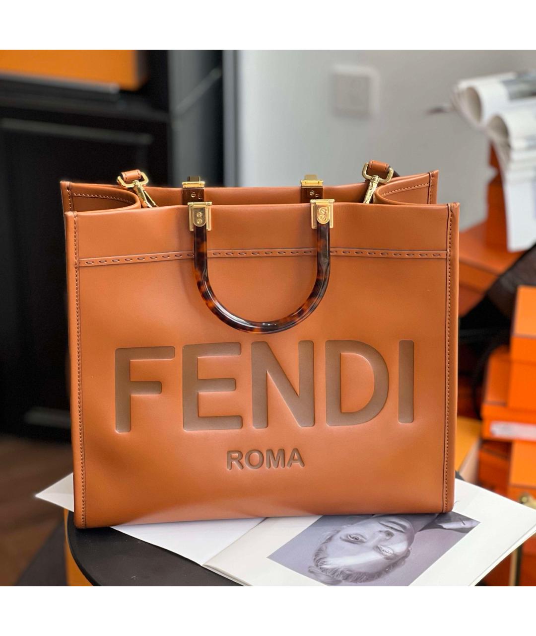FENDI Желтая кожаная сумка с короткими ручками, фото 2