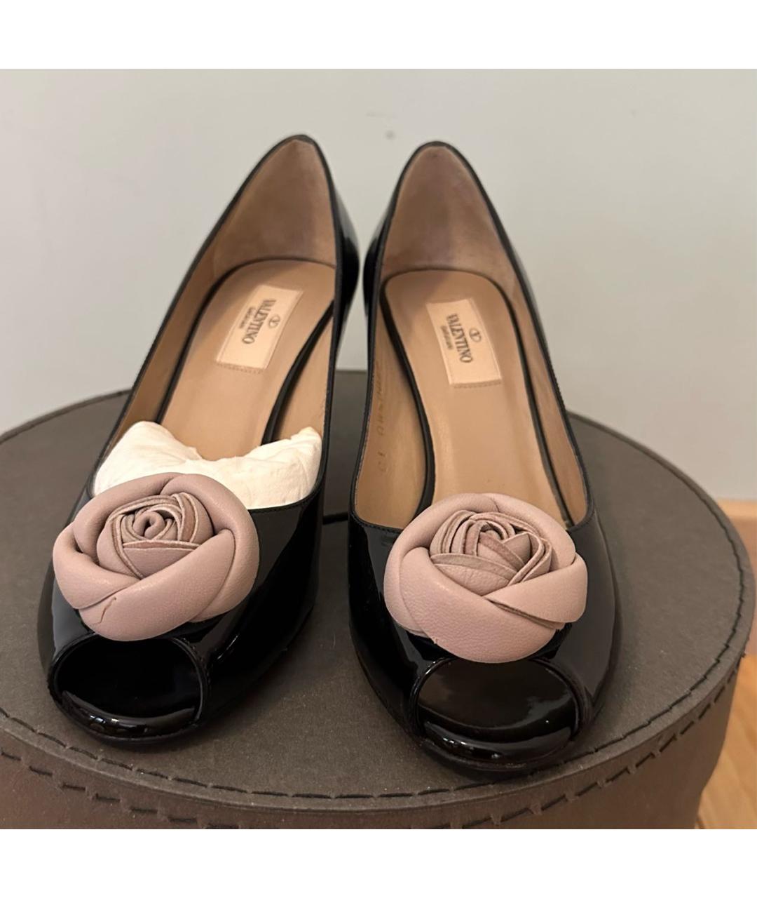 RED VALENTINO Черные туфли из лакированной кожи, фото 2